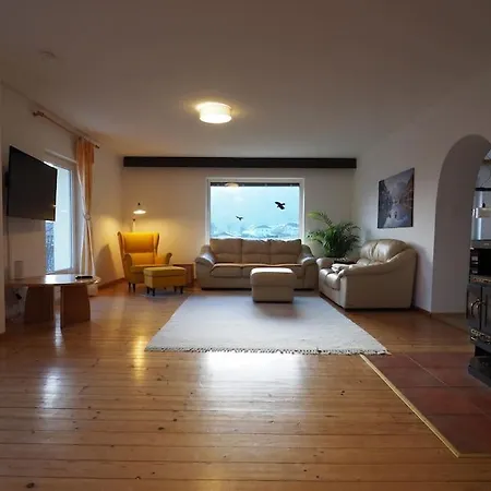 Hillside Hideaway * Tschoran