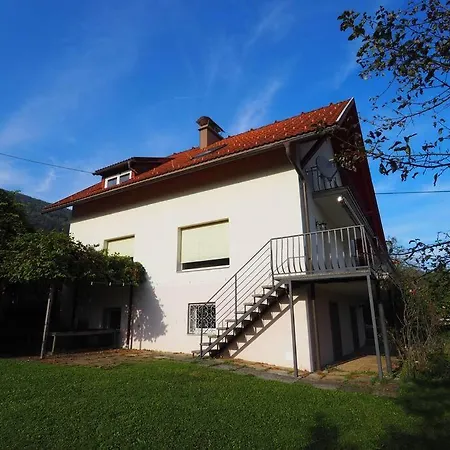 Hillside Hideaway 公寓