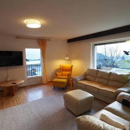 Hillside Hideaway 公寓