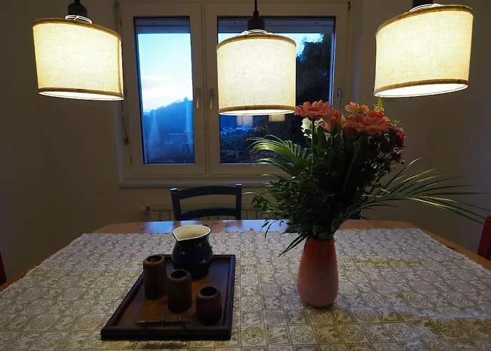 Hillside Hideaway アパート Tschöran