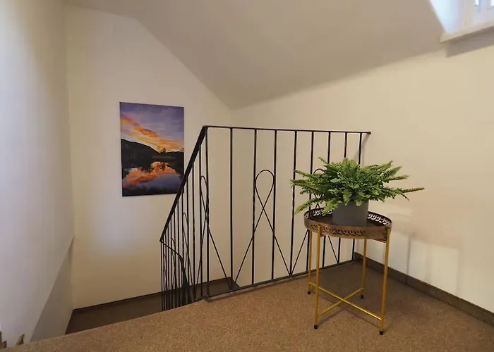 Hillside Hideaway Tschoran