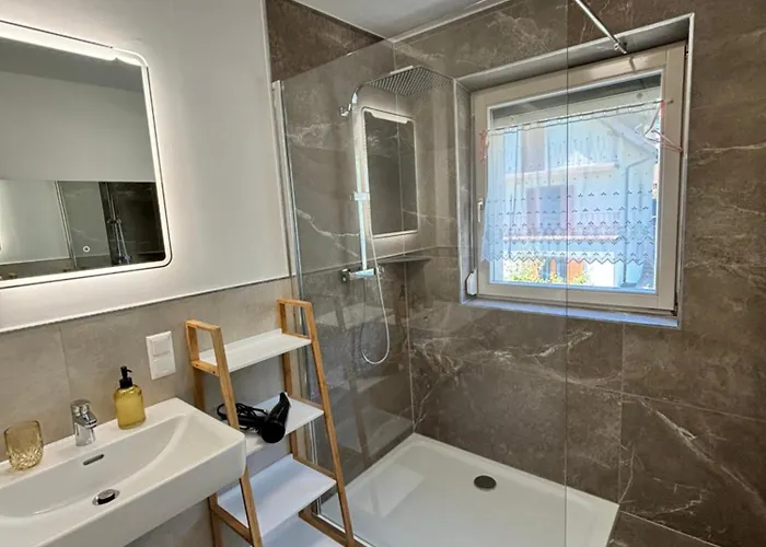 Hillside Hideaway Tschoran